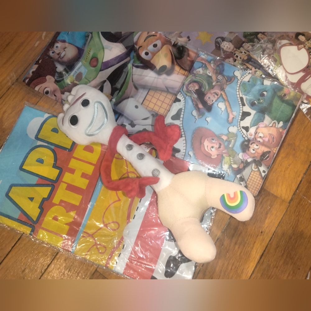 Toy Story Birthday Party Supplies Decorations Set NWT - Picture 2 of 3